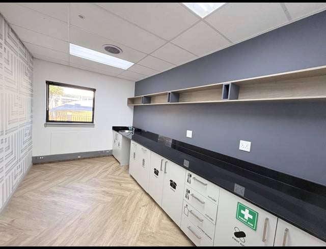 424M² OFFICE TO LET IN MIDRIDGE PARK